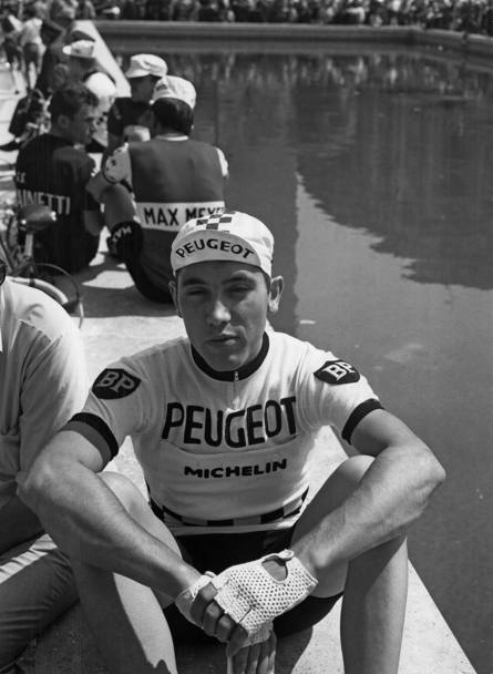 Merckx a La Spezia in attesa della partenza della terza tappa del Giro d&#39;Italia del 1967 (Getty Images)